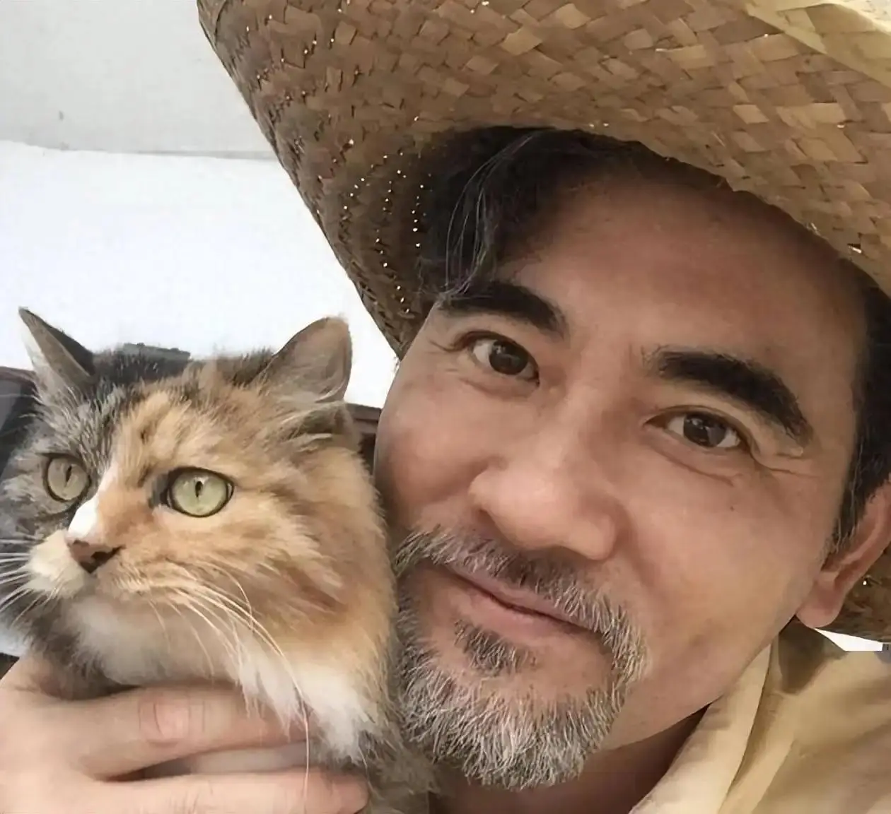 张信哲单身原因_选择单身的明星_张信哲朱小妹照片