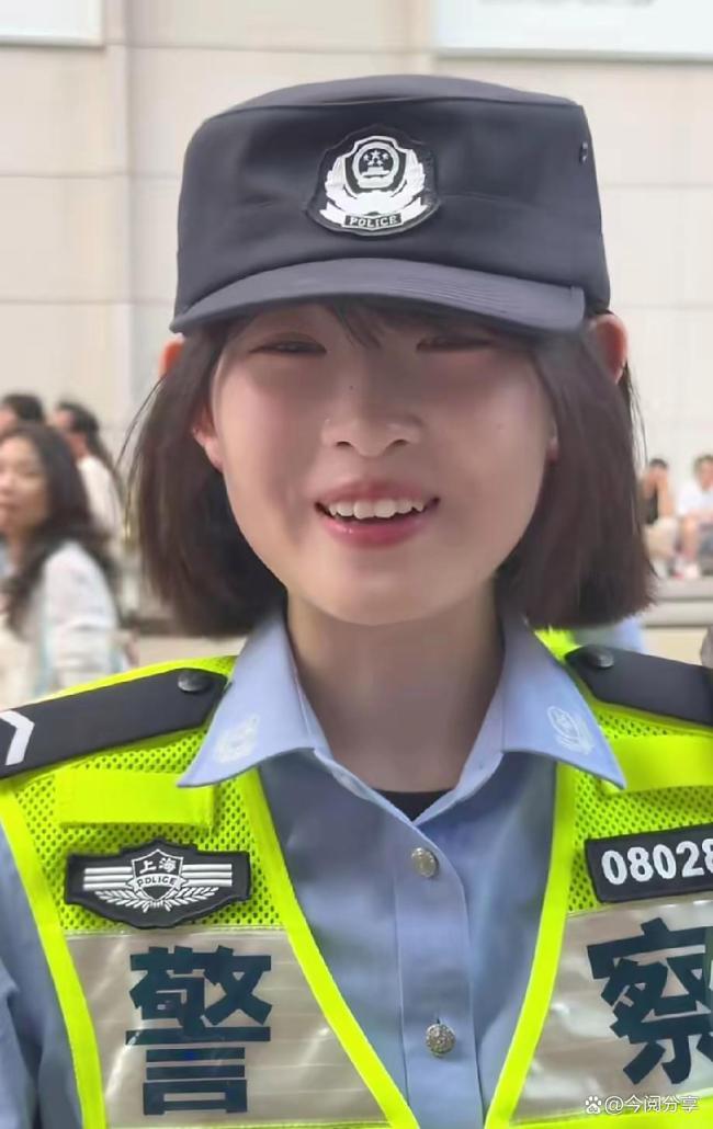 上海女学警“图图警官”火出圈 又美又飒获网友点赞