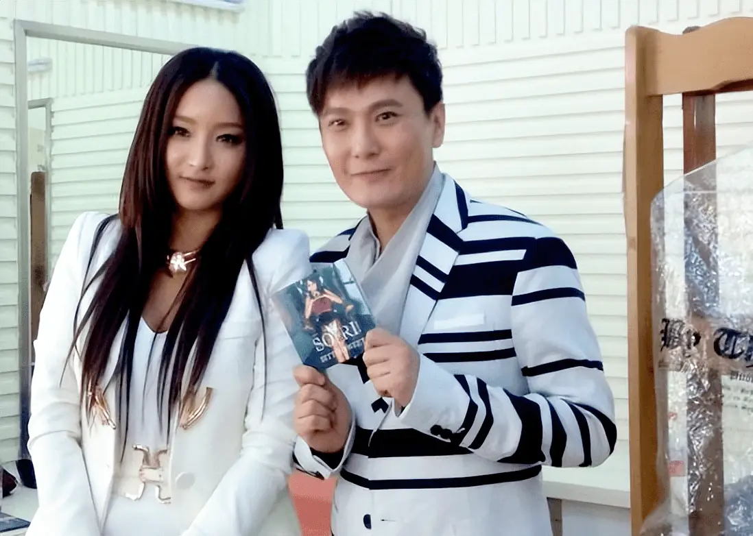 张信哲 未婚原因_张信哲 初恋故事_谢丽金喜欢张信哲