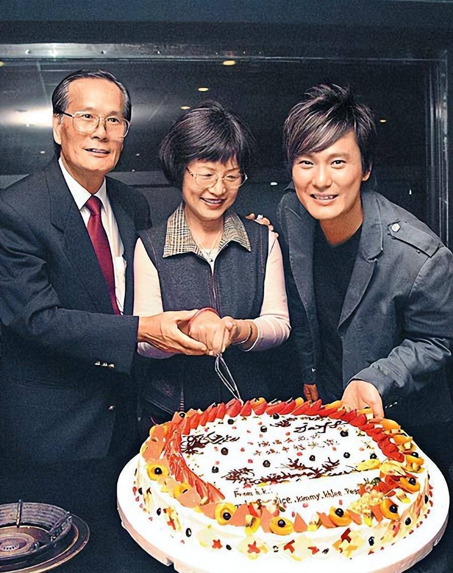 谢丽金喜欢张信哲_张信哲 未婚原因_张信哲 初恋故事