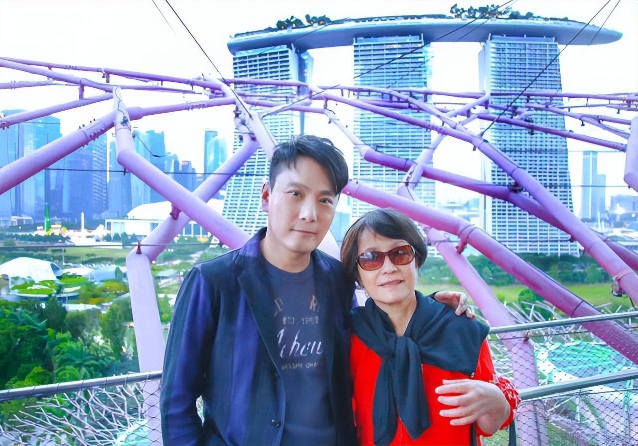 谢丽金喜欢张信哲_张信哲 未婚原因_张信哲 初恋故事