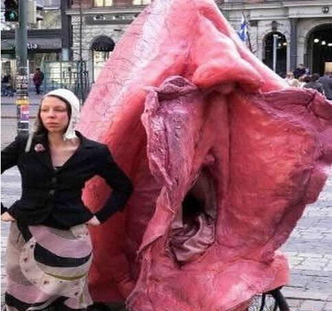 最大女生殖器，世界上最大的女性生殖器图，现身街头 ?