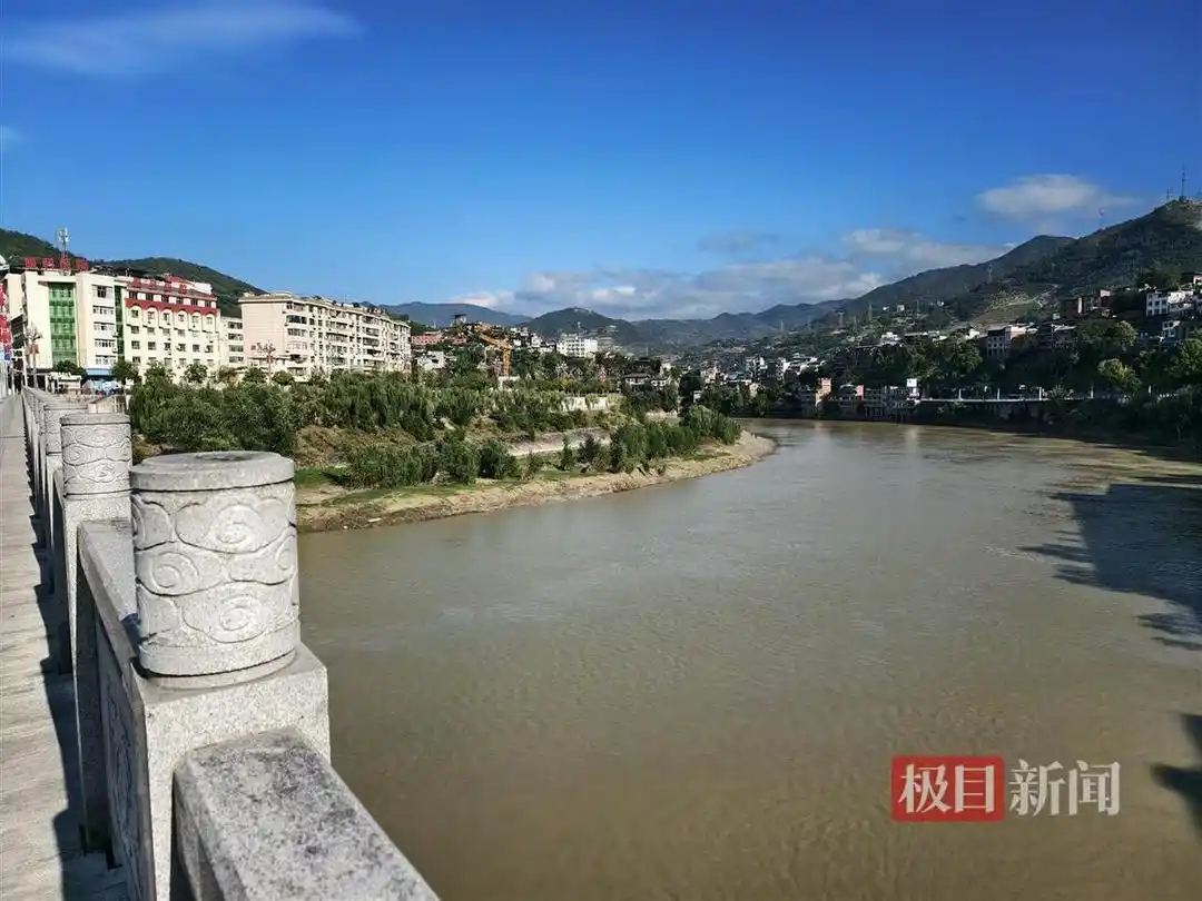 婚礼当天跳河男子已找到，家属：定制婚服上有新郎的名字