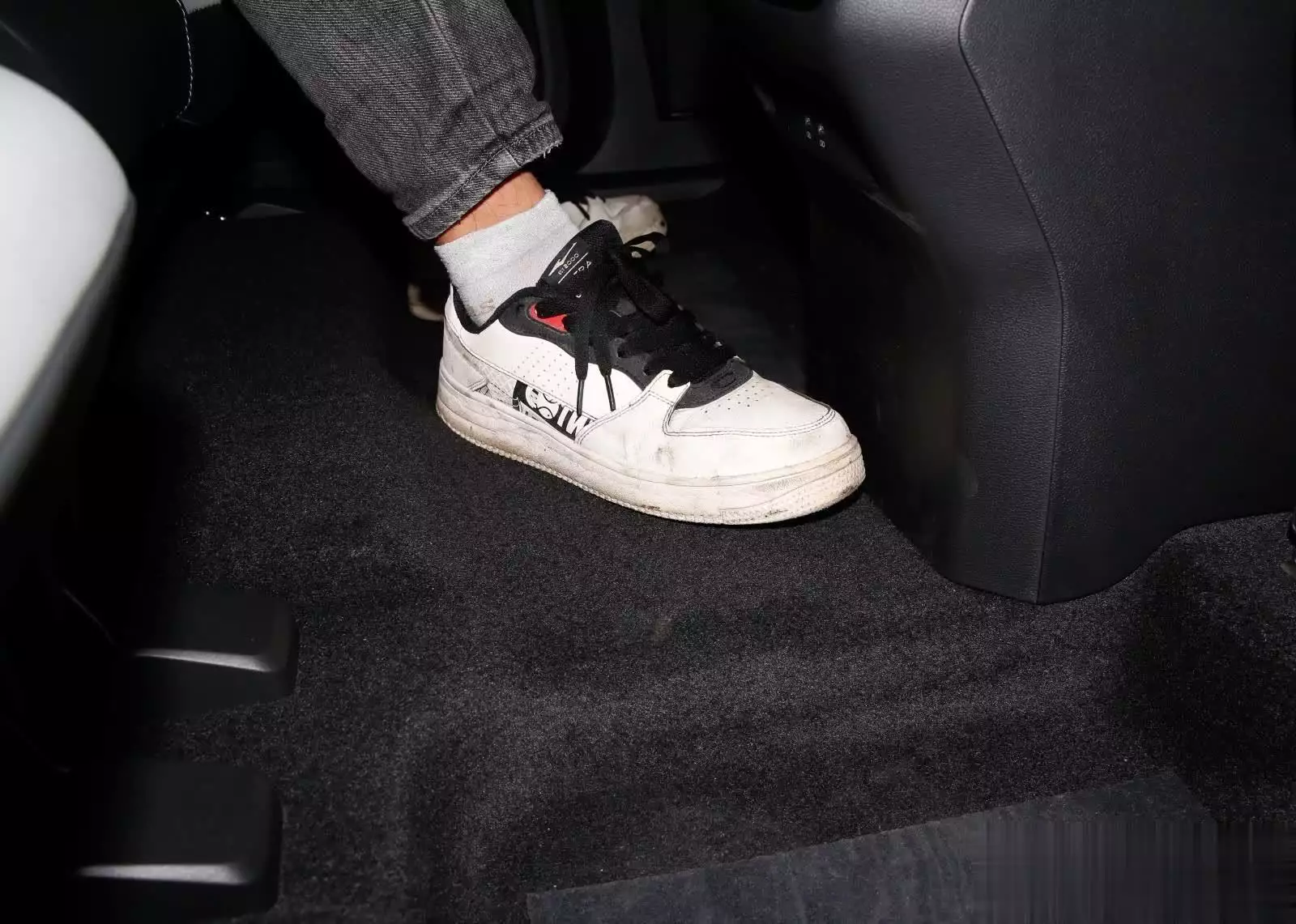 中大型SUV后排空间宽敞配置丰富_中大型SUV外观设计时尚动感_176 220