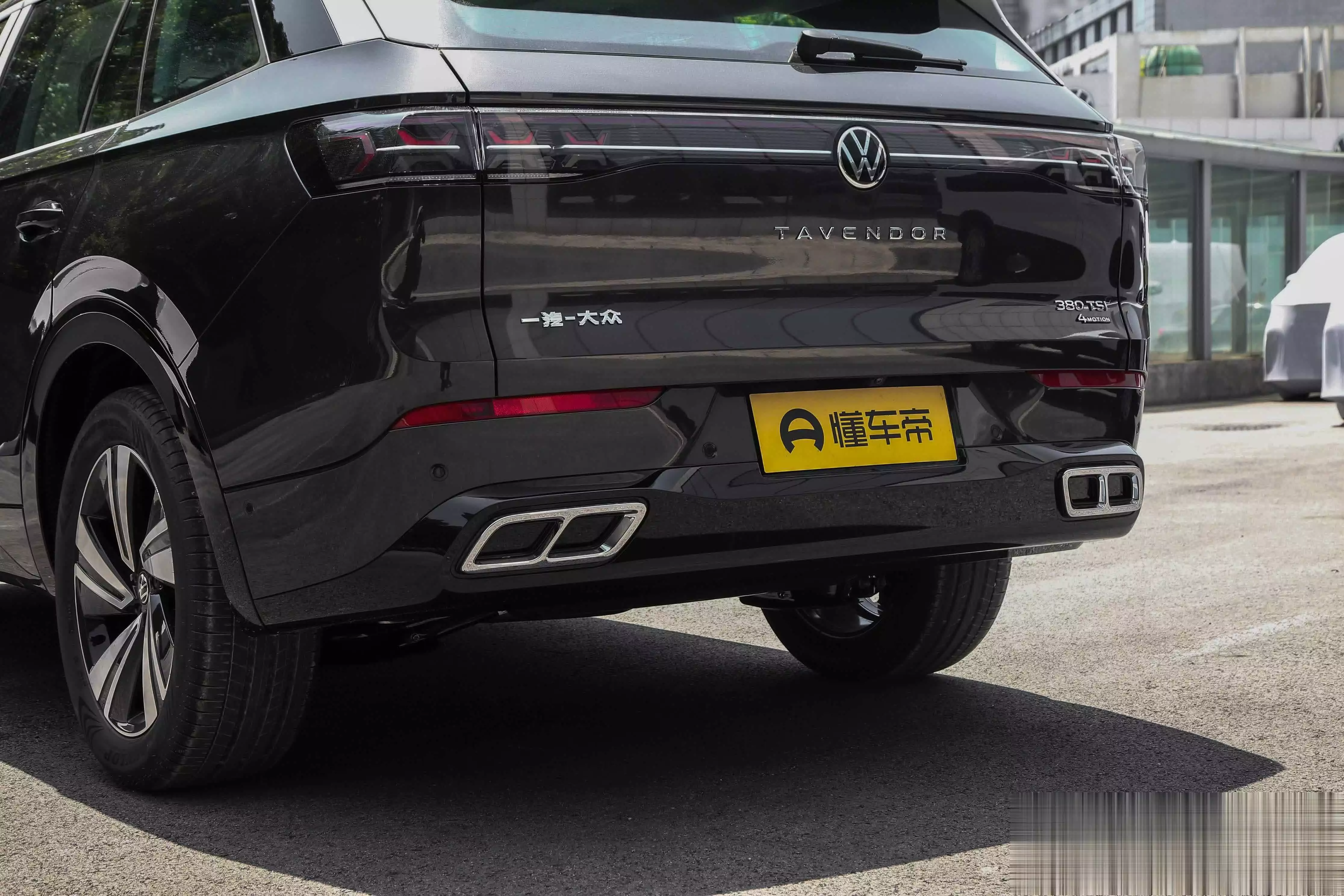 中大型SUV外观设计时尚动感_中大型SUV后排空间宽敞配置丰富_176 220