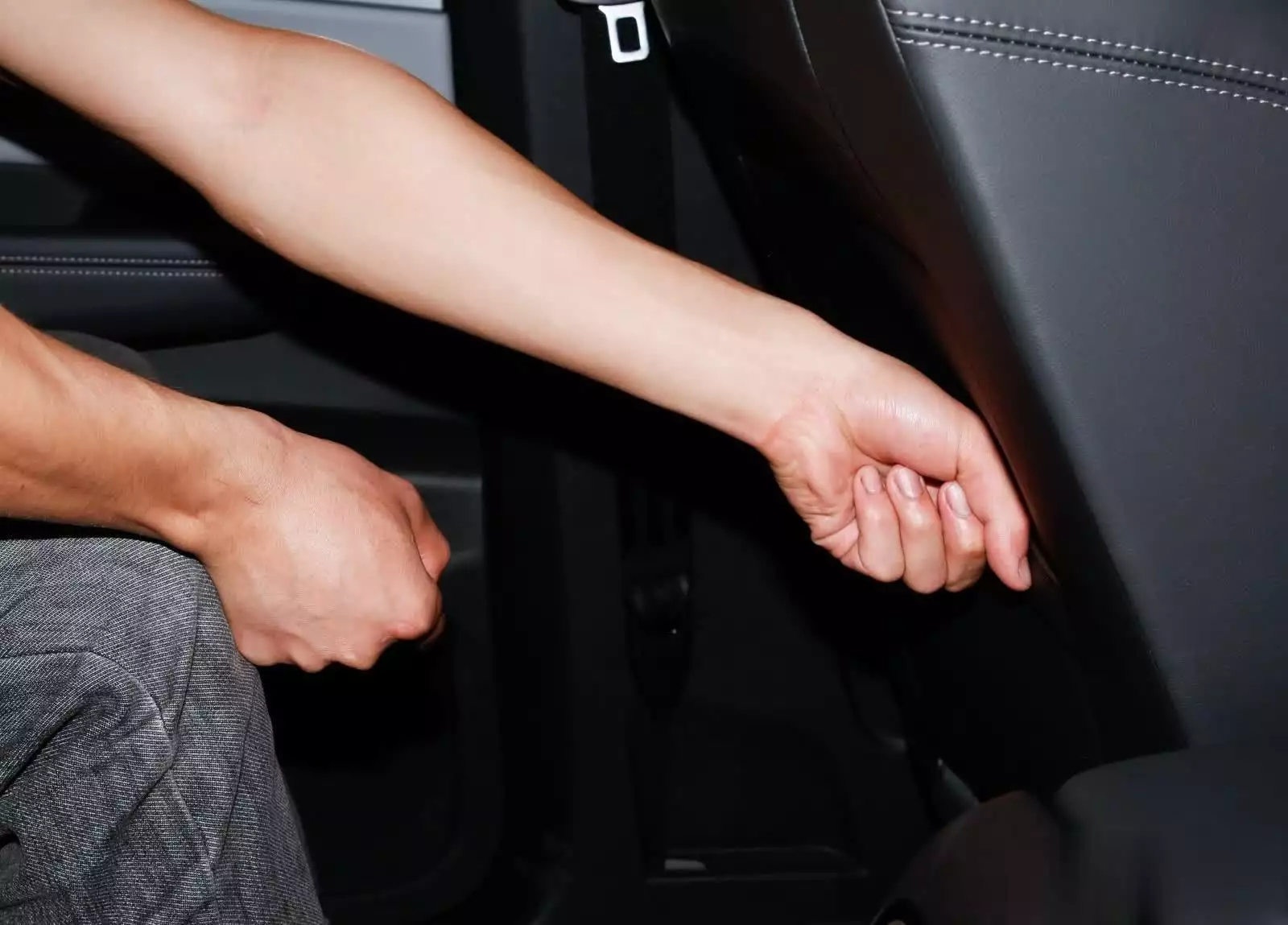 中大型SUV后排空间宽敞配置丰富_中大型SUV外观设计时尚动感_176 220