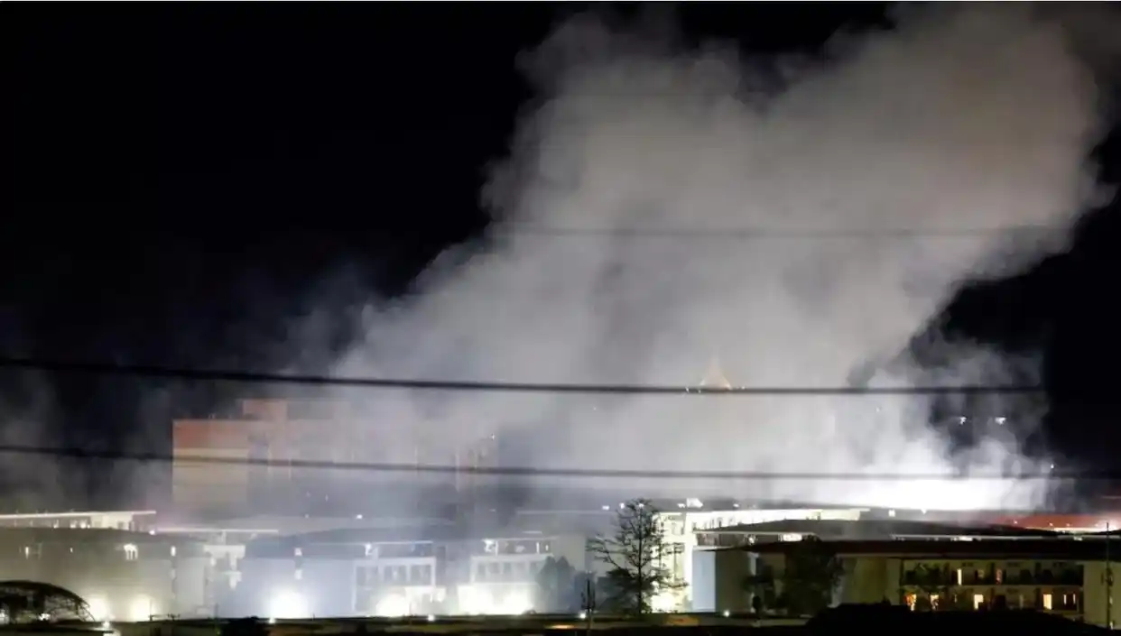 剧烈爆炸，浓烟滚滚！缅甸军方再次爆破拆除KK园区建筑，已提前告知泰国