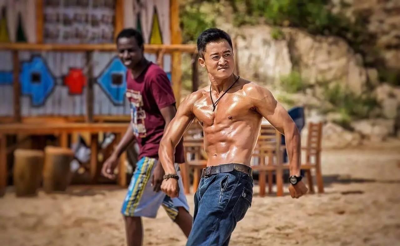 吴京战狼肌肉图片大全_吴京 武术世家背景_吴京 早年经历