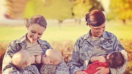 哺乳期妇女公共场合喂奶_妈妈给宝宝喂奶_女人公众场合喂奶的尴尬