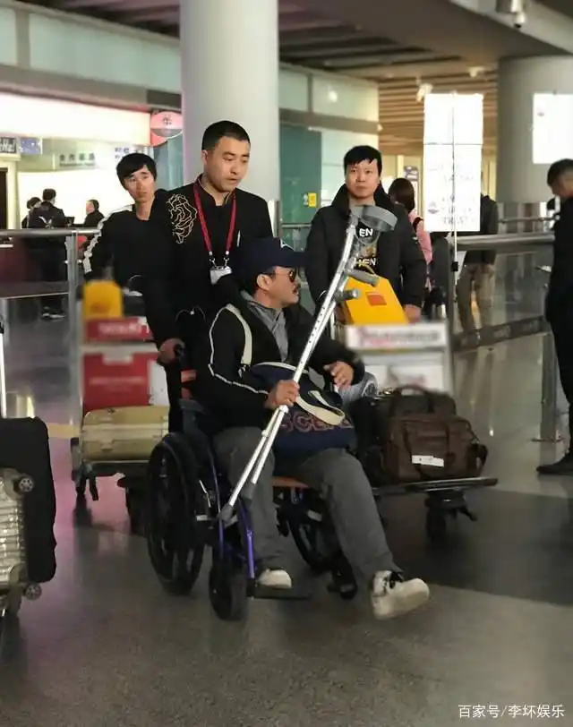 玩命演出全身缝针多达100处，身价过亿的吴京拍电影依旧那么拼