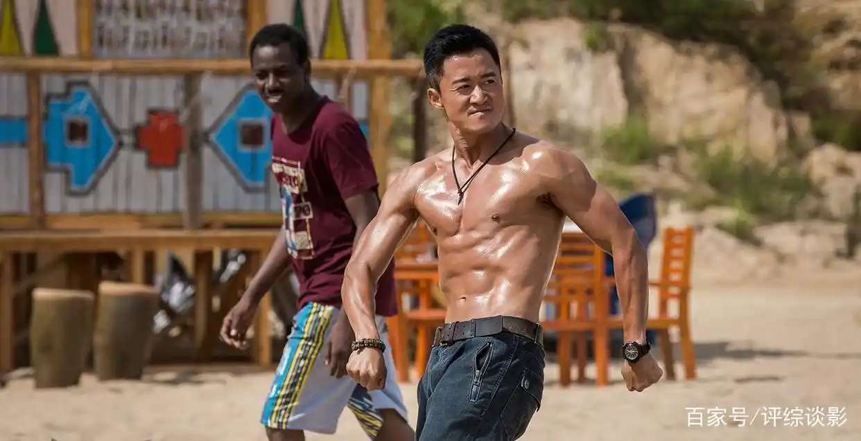 吴京大肚腩_吴京战狼肌肉图片大全_吴京战狼变肥狼