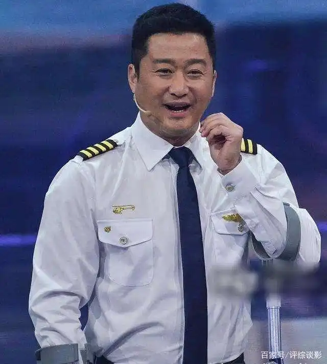 吴京大肚腩_吴京战狼变肥狼_吴京战狼肌肉图片大全