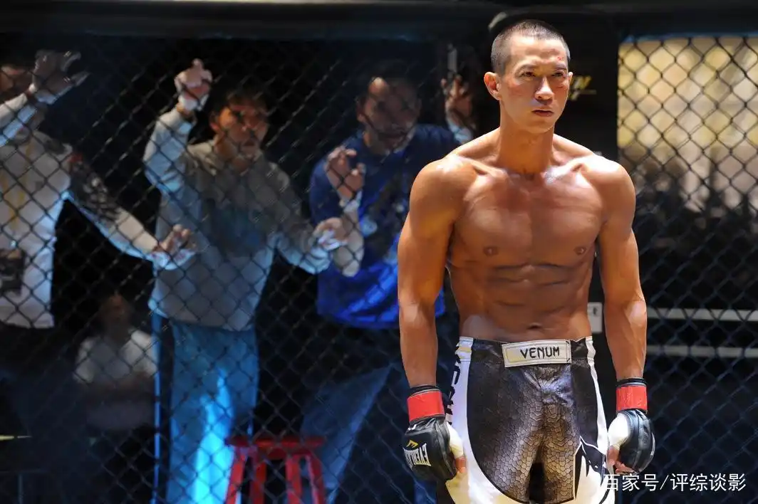 吴京战狼肌肉图片大全_吴京大肚腩_吴京战狼变肥狼