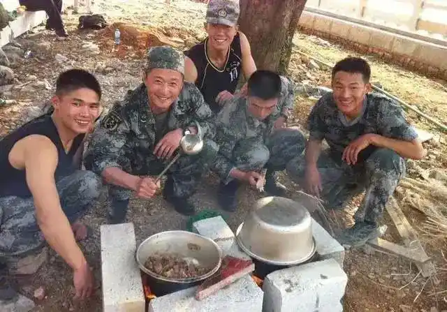 吴京成长经历_吴京战狼肌肉图片大全_吴京为戏拼命的狠