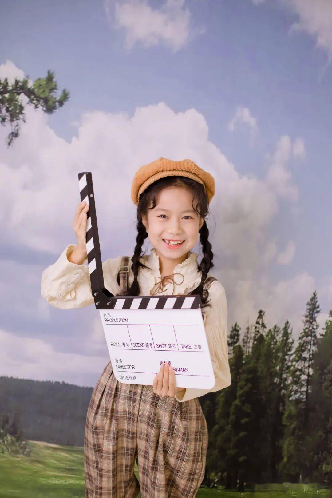 疫情核酸检测小学生画作_致敬最美大白_二年级画画获奖作品