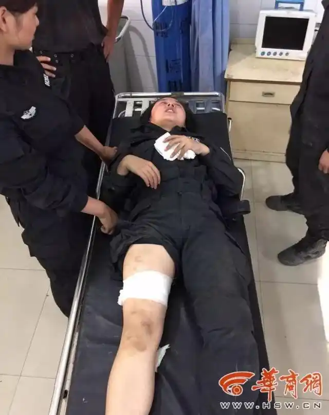 西安特警女子中队长李萌_西安高颜值女警察引人注目 又美又飒_西安特警李萌