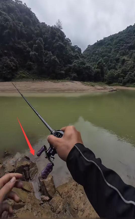 水库垂钓视频_谈二娃钓鱼悲剧_钓鱼爱好者溺亡事件