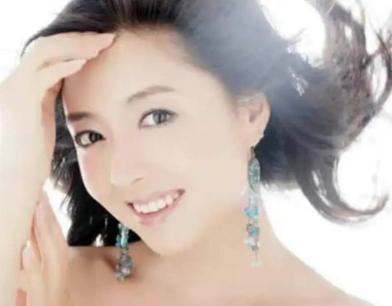 主持人佟瑶：2015年不幸溺亡，7年过去，她丈夫和女儿怎么样了？