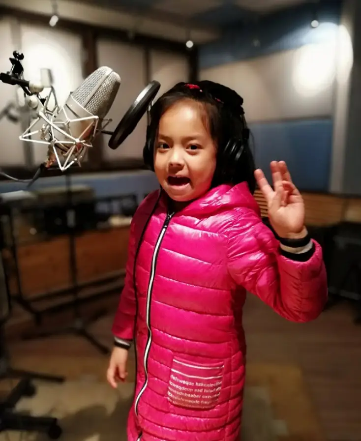 佟瑶 坠河溺亡 主持人_四川播音员佟瑶裸尸图