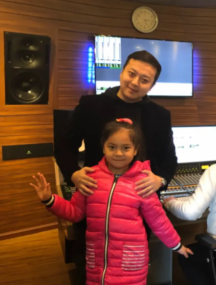 四川播音员佟瑶裸尸图_佟瑶 坠河溺亡 主持人