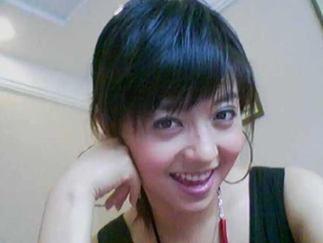 佟瑶 坠河溺亡 主持人_四川播音员佟瑶裸尸图