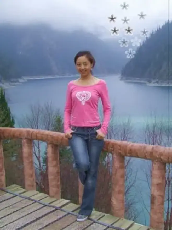 四川播音员佟瑶裸尸图_佟瑶 坠河溺亡 主持人