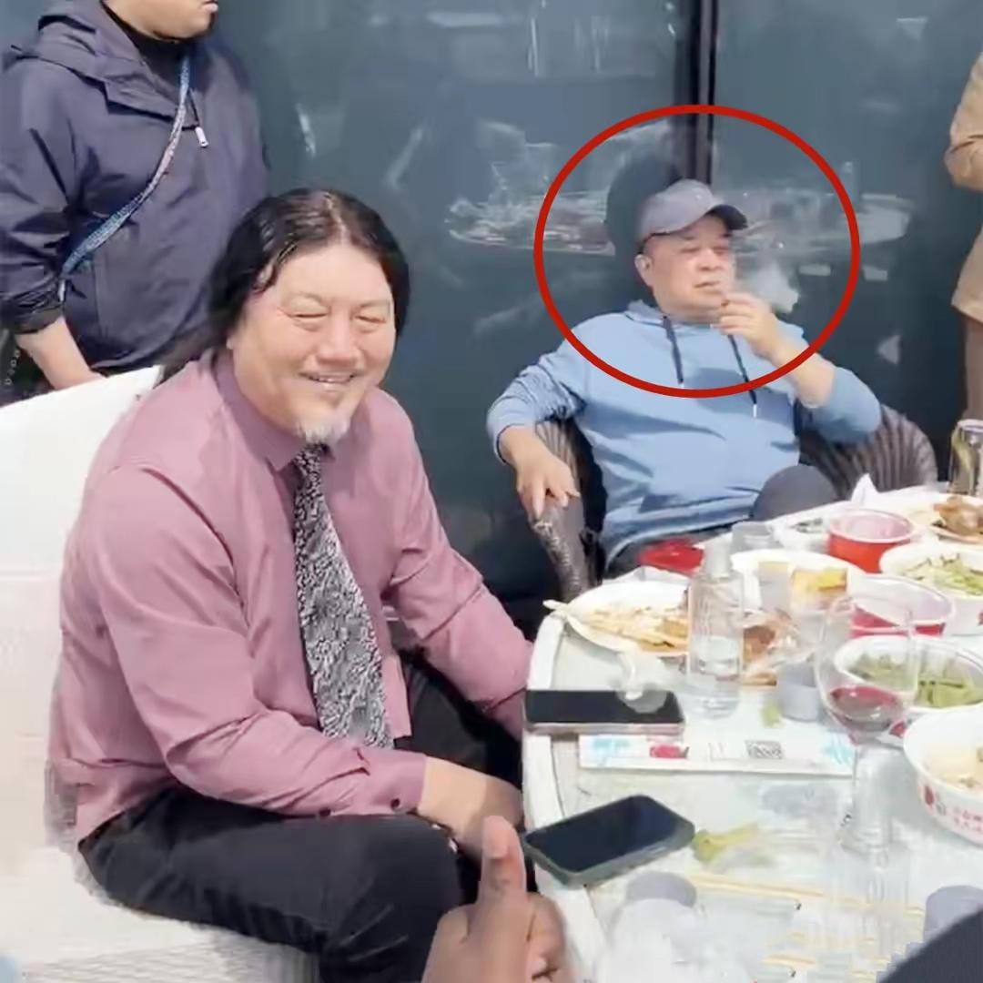 毕福剑最新动态_毕福剑饭局完整版_毕福剑饭局合影被挤边