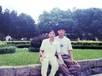 女子在亡夫朋友圈发还债通知 替亡夫还债30多万