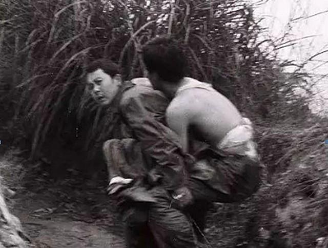 王红 佳能A-1 战地记者 老山战役 摄影作品 真实记录_王红战地记者
