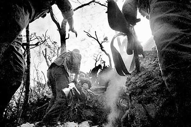 王红战地记者_王红 佳能A-1 战地记者 老山战役 摄影作品 真实记录