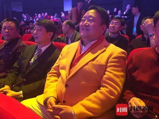 “笑脸哥”第17次现身春晚_冉东升春晚最牛观众_从1999年到2018年只缺席一次春晚的笑脸哥