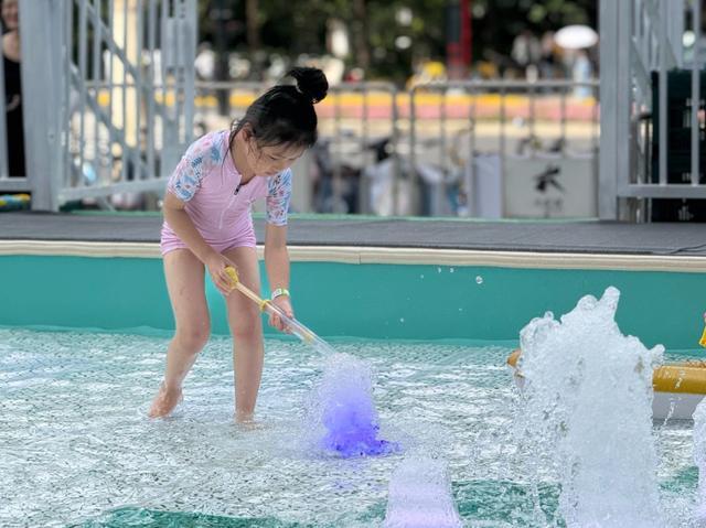 暑期亲子水上乐园_上海水上乐园_长风大悦城绿洲快闪水乐园