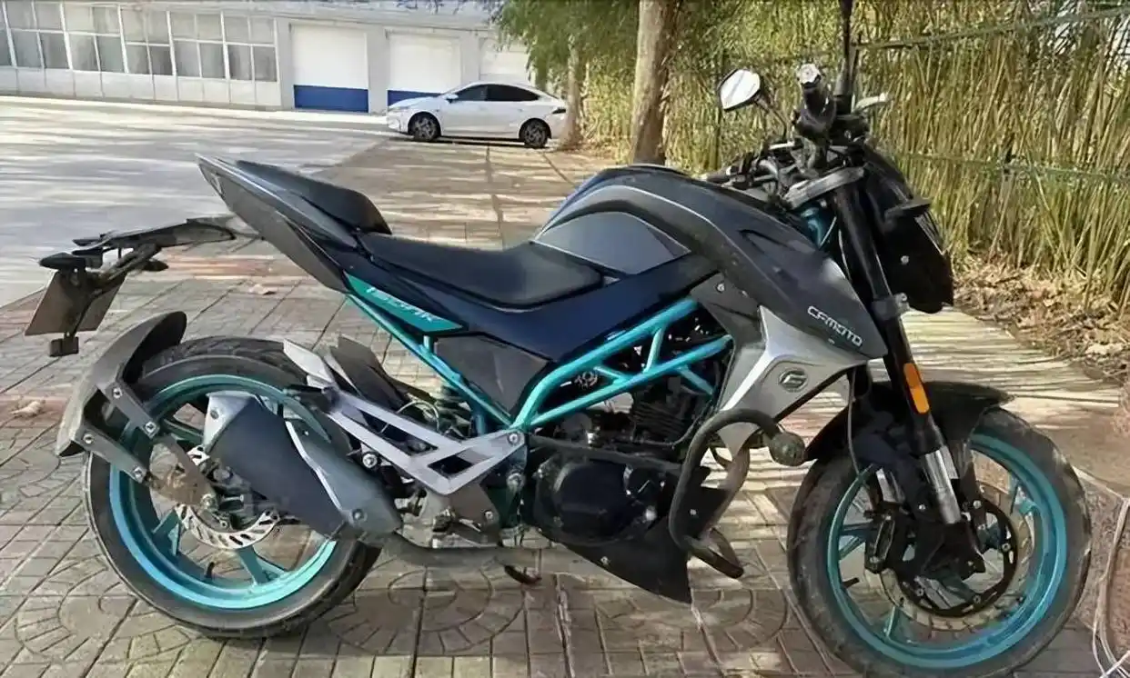 奇葩新闻标题_男子刷短视频发现妻子再婚真相_奇葩新闻盘点