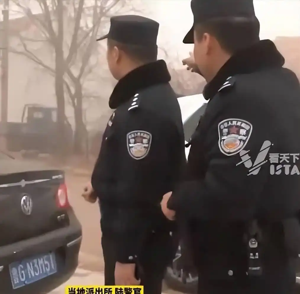 奇葩新闻标题_奇葩新闻盘点_男子刷短视频发现妻子再婚真相