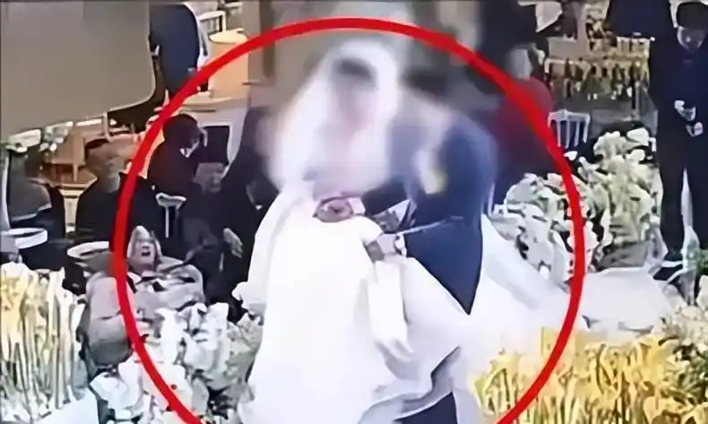 男子刷短视频发现妻子再婚真相_奇葩新闻盘点_奇葩新闻标题