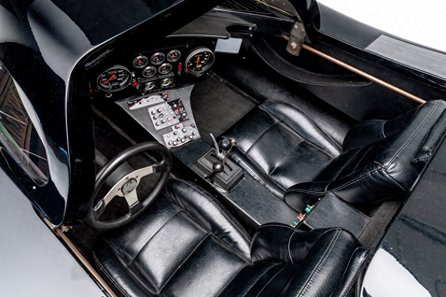 配炸弹+机枪+粉碎机 五代蝙蝠侠战车齐亮相 超人在召唤