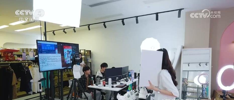 618购物节新闻_618消费提振年 京东平台中小商家成交额增长 天猫手机数码家电类品牌成交额破亿元