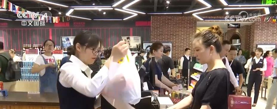 618购物节新闻_618消费提振年 京东平台中小商家成交额增长 天猫手机数码家电类品牌成交额破亿元