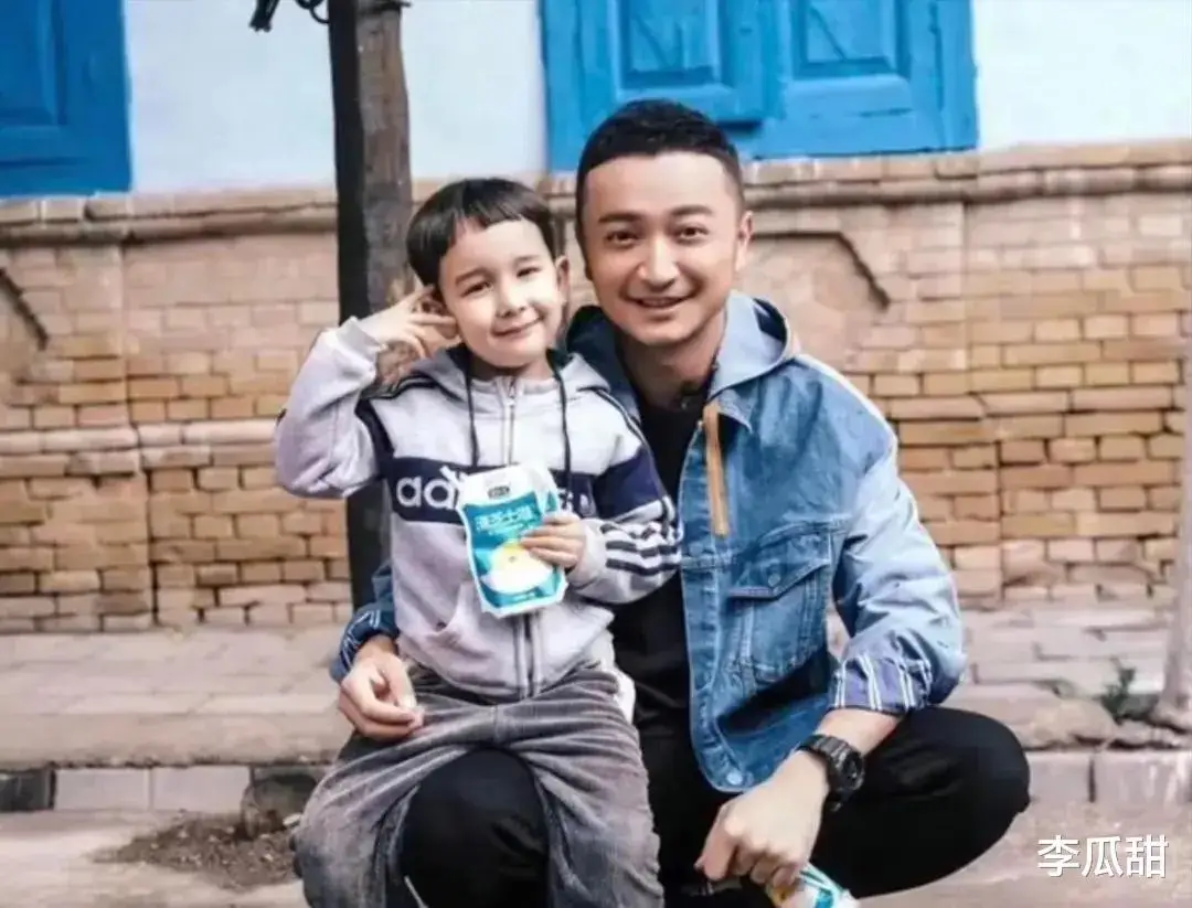 尼格买提春晚苹果LOGO争议_尼格买提感情经历详细解析_尼格买提个人资料图片