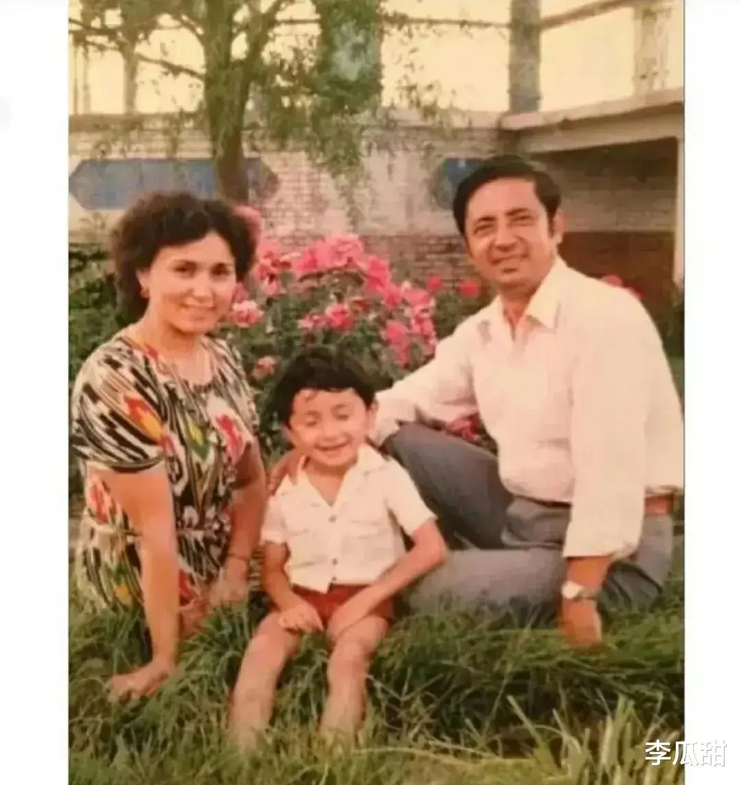 尼格买提个人资料图片_尼格买提感情经历详细解析_尼格买提春晚苹果LOGO争议