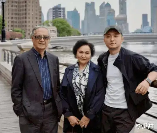 尼格买提春晚苹果LOGO争议_尼格买提感情经历详细解析_尼格买提个人资料图片