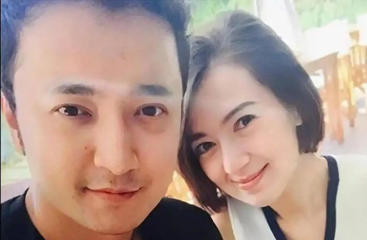 央视主持人尼格买提！30岁娶娇妻，婚姻9年无子，生活现状揭秘