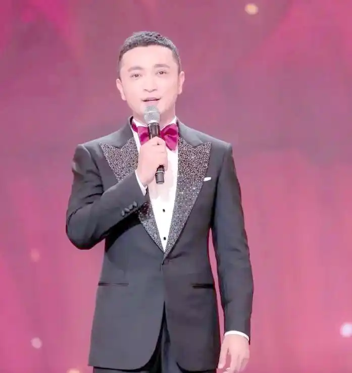 尼格买提的春晚之路：实力与魅力并存的崛起历程