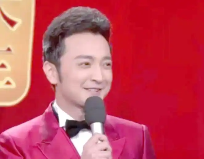 尼格买提春晚崛起历程_尼格买提家庭背景与成长故事_尼格买提个人资料图片