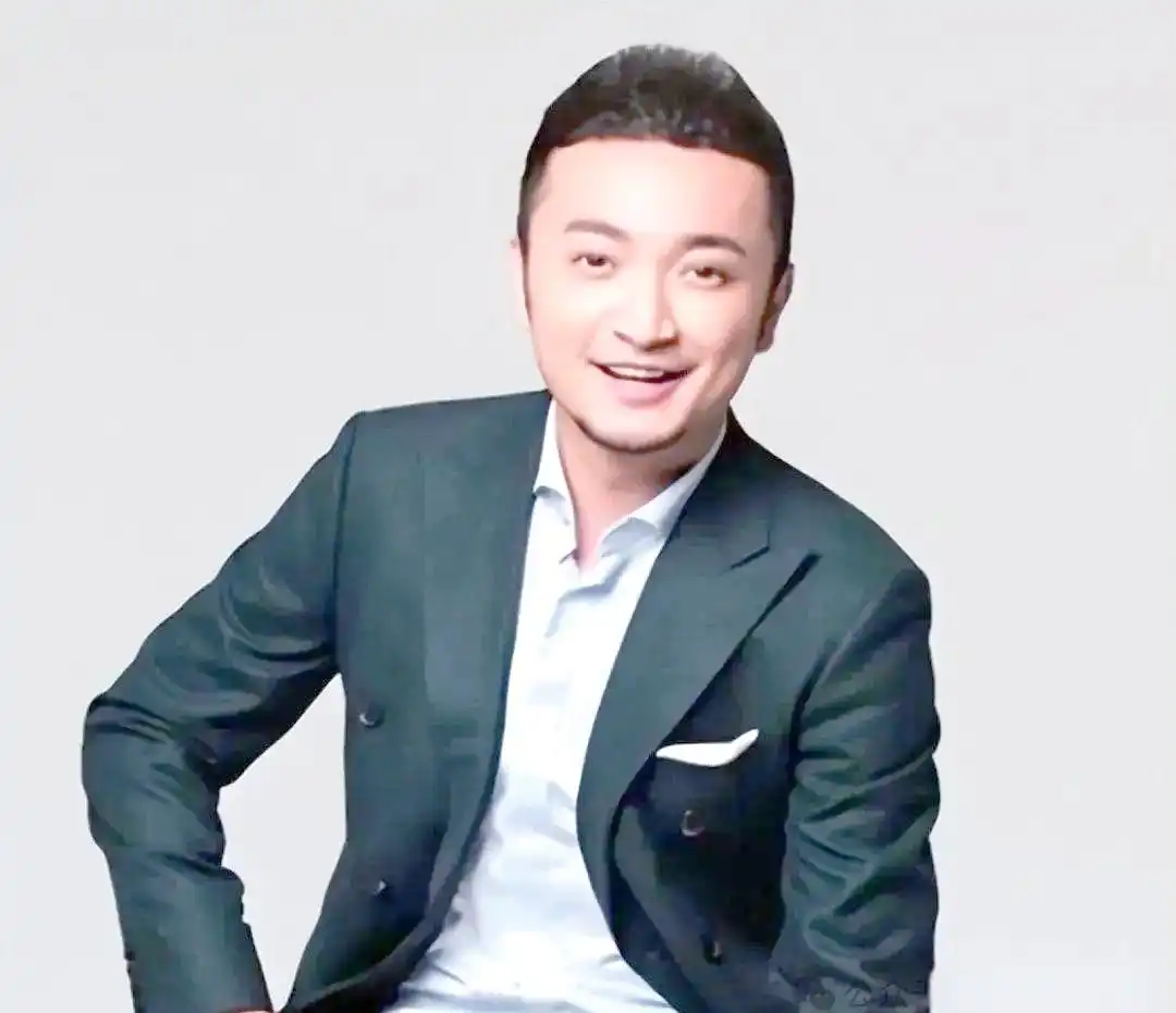 尼格买提春晚崛起历程_尼格买提个人资料图片_尼格买提家庭背景与成长故事