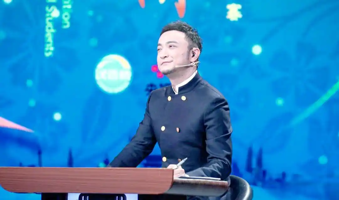 尼格买提家庭背景与成长故事_尼格买提春晚崛起历程_尼格买提个人资料图片