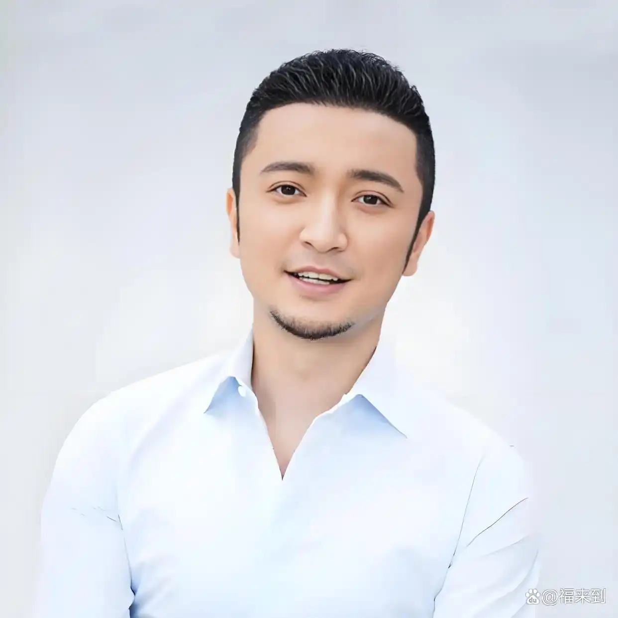 回顾尼格买提成长历程，童年阴影化作励志力量，书写精彩人生篇章