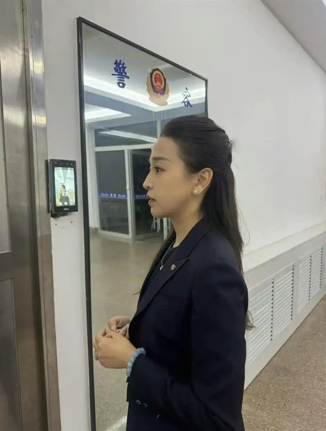 牟女士遭遇网络骚扰事件_保时捷女销冠被合成ai不雅视频_青岛保时捷销售中心牟女士遭遇AI恶意合成虚假视频