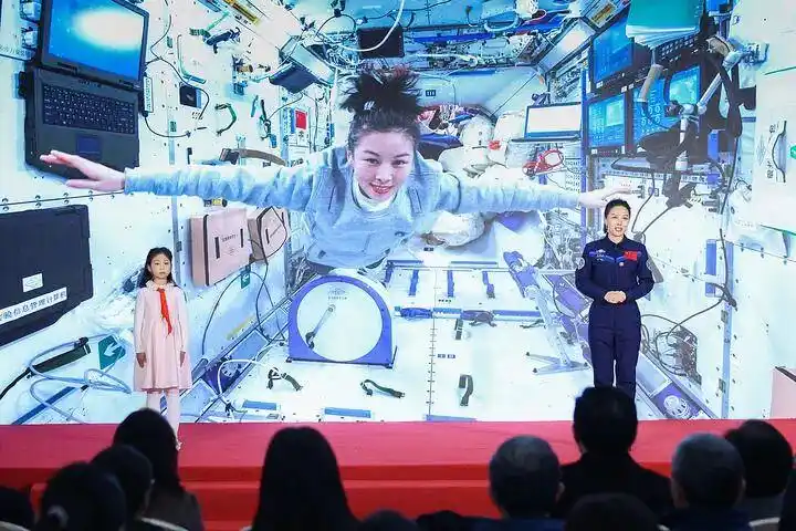 居里夫人对女性奋斗的激励_习近平总书记对妇女发展的论述_总书记关心妇女事业发展的故事