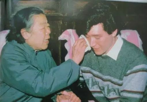 80年代春晚记忆_春晚改革历程_历代春晚意外事件